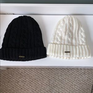 2 Satin-lined winter hats 💙